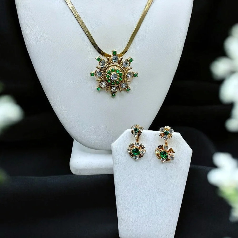 🌺Vintage Gold & Green Rhinestone Jewelry Set - Picture 5 of 9